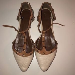 Beige pointed flats with studs